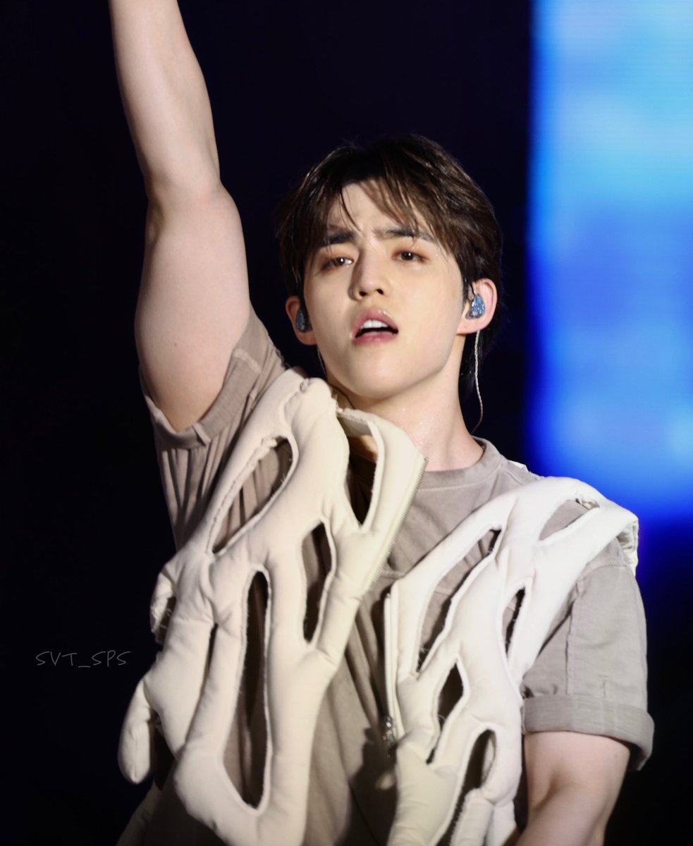 sounds_of_cheol's tweet photo. his arms.. https://t.co/B1O6TCqGqM