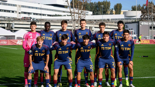 LAROMA24's tweet photo. 🏆 #Primavera1, #RomaMonza 1-1: #Nardin illude, #Troise risponde ⚖️
🐺 Giallorossi in vetta alla classifica a quota 40 punti 📈
➡️ https://t.co/B373S5xTXT
#RomaPrimavera #ASRoma https://t.co/ZDTLzlocw4