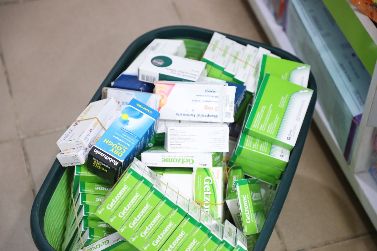 NafdacAgency's tweet image. NAFDAC Seals Pharmacy in Abuja for Selling Expired Drugs.

NAFDAC has sealed off a pharmacy located at Onitsha Crescent, Area 11 – Garki, Abuja, for selling expired and unregistered drugs.