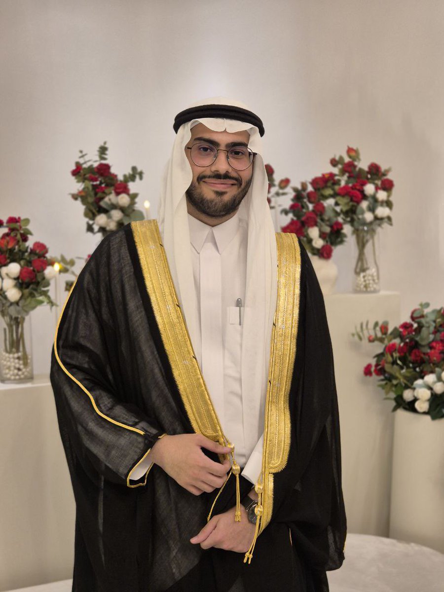 vMSubaie's tweet image. 16.1.2025

{وَمِنْ آيَاتِهِ أَنْ خَلَقَ لَكُم مِّنْ أَنفُسِكُمْ أَزْوَاجًا}

الحمدلله الذي بنعمته تتم الصالحات

تم بحمد الله وفضله عقد قراني على من اختارها الله لي، وارتضيتها زوجةً وشريكةً لحياتي اللهم اجعله ميثاقًا سعيدًا مباركًا محفوفًا بالمودة والرحمة ♥️