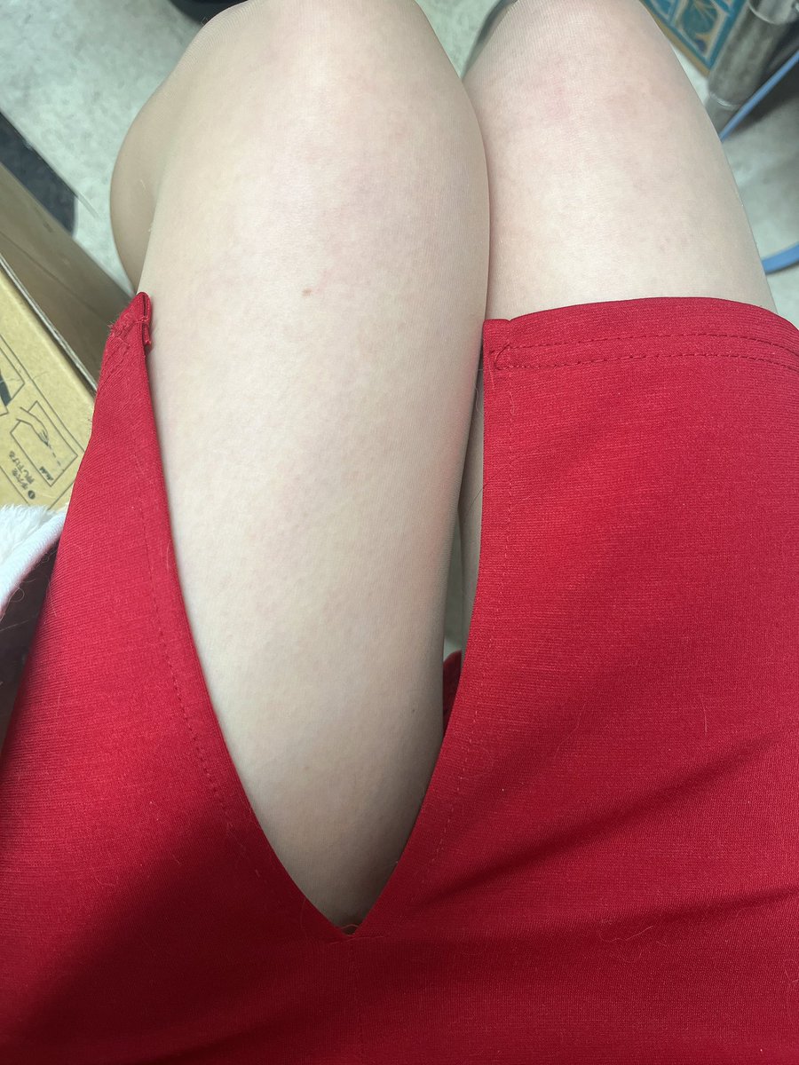 赤いドレス☺️

#脚フェチ
#脚
#あし
#脚フェチさんと繋がりたい
#ストッキングフェチ
#生足