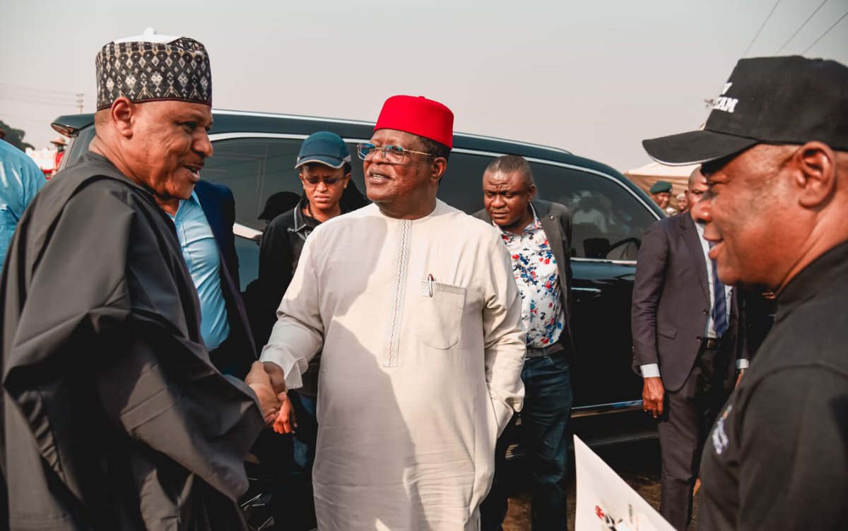 NigeriaStories's tweet photo. BREAKING NEWS: Federal Government orders removal of speed bumps on highways nationwide to improve traffic flow and reduce congestion on major roads. https://t.co/vxpVM8WEly