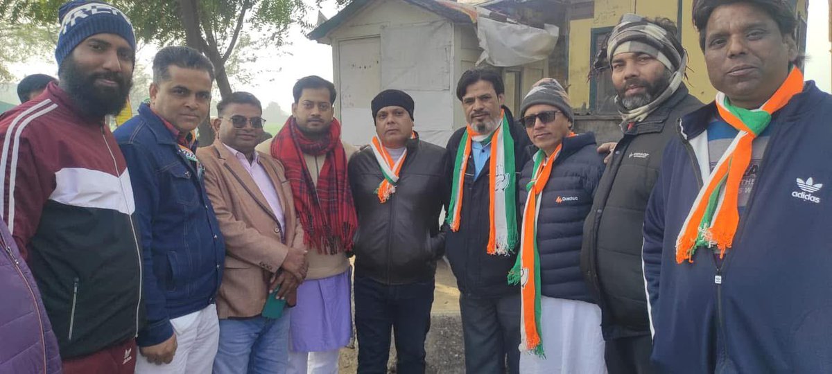 DharampalLakra's tweet photo. नामांकन से पहले मुंडका विधानसभा में विधायक श्री धर्मपाल लाकड़ा जी के सालो का संघर्ष और कार्य को देखते हुए विधानसभा के 60 से ज़्यादा पुराने और कर्मठ साथी आम आदमी पार्टी को छोड़ कांग्रेस में शामिल हुए. सभी साथियों  व कार्यकर्ताओं को कांग्रेस पार्टी से जुड़ने पर हार्दिक बधाई. सभी साथी नामांकन के लिए जनसैलाब में साथ चले व जीत के भागीदारी बने.
धन्यवाद 🙏🏻🙏🏻
@DharampalLakra 
#Congress
#Jeetengea_aur_Ladenge
#मुंडका_विधानसभा