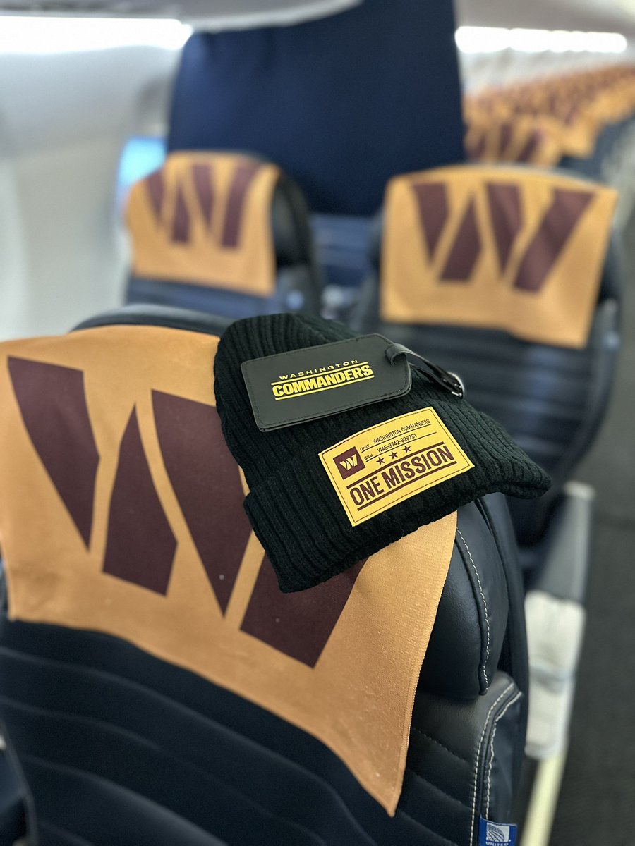 Dulles_Airport's tweet image. Sent this @united flight off to Detroit with some swag from the @Commanders! 

#RaiseHail