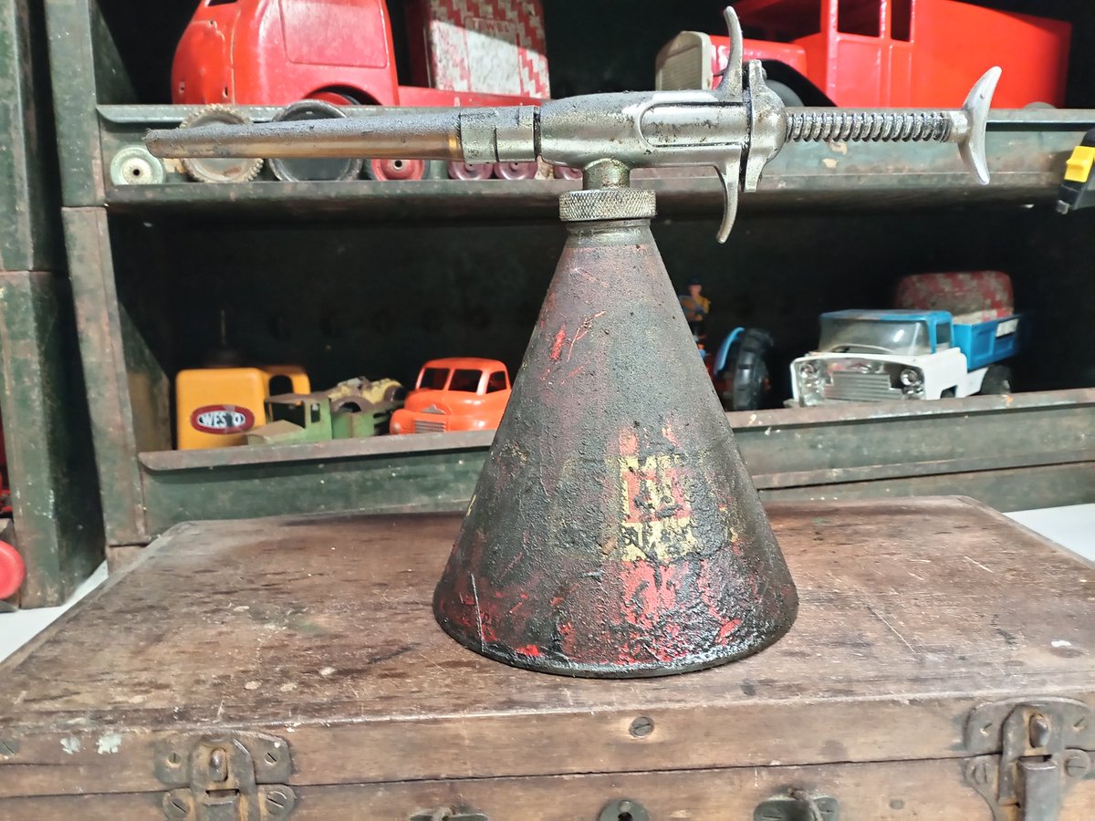 toysphil's tweet photo. Out of a Cornish workshop this Redex dispenser has cleaned up rather well!
#RedEx #RedExDispenser
#MotoringHistory
#WhatsInYourGarage https://t.co/96IdMVrMAq