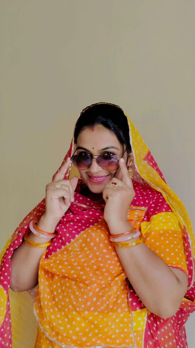 काले😎 चश्मे में कैसी लग रही हूं?

अच्छी लग रही हूं ना? 😘💕😘💕