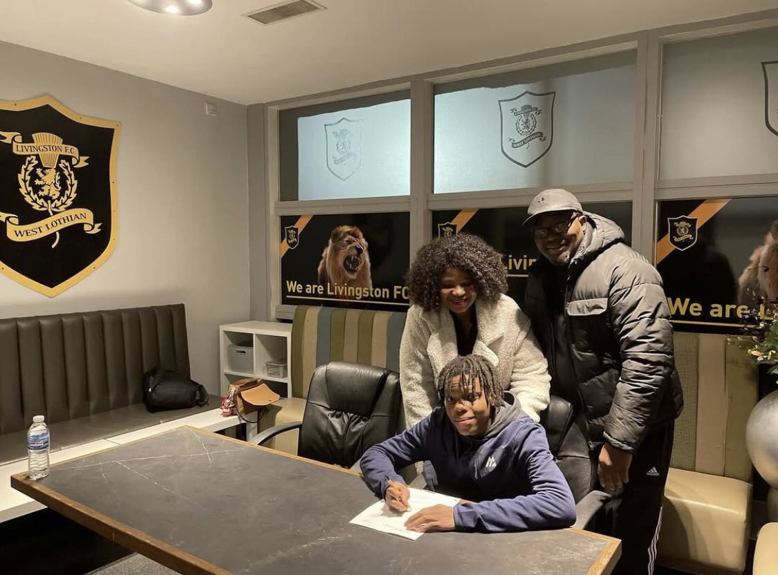 You know Dapo, you know Dire….now meet Dola. 

Here’s the next Mebude brother, Dola, signing for Livingston FC.

Talented family 👀 🏴󠁧󠁢󠁳󠁣󠁴󠁿