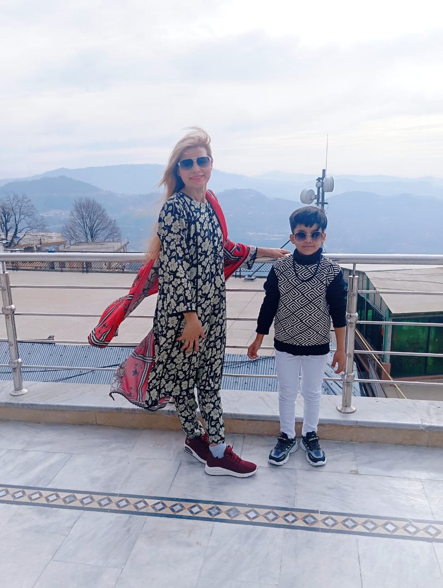 sariyarana's tweet photo. Shine with Son_Shine @MeerZiyaan27 ✨💫
#MallRoad #murreetrip https://t.co/JfBeWCEQYC