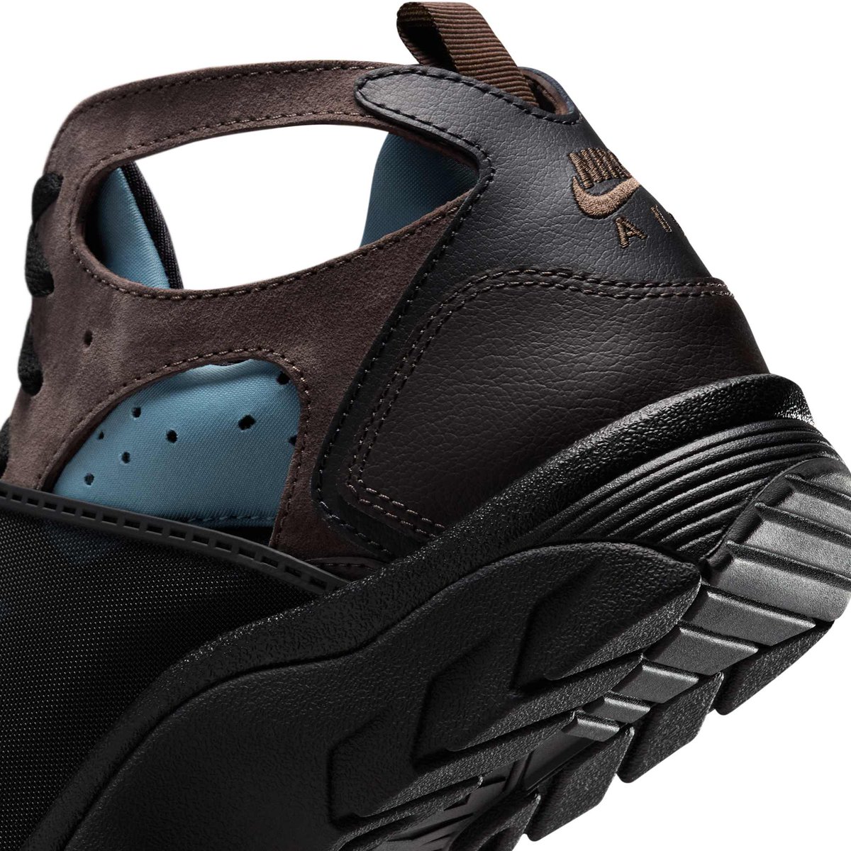 US_11's tweet photo. AIR TRAINER HUARACHE https://t.co/rfI4PIgEY3