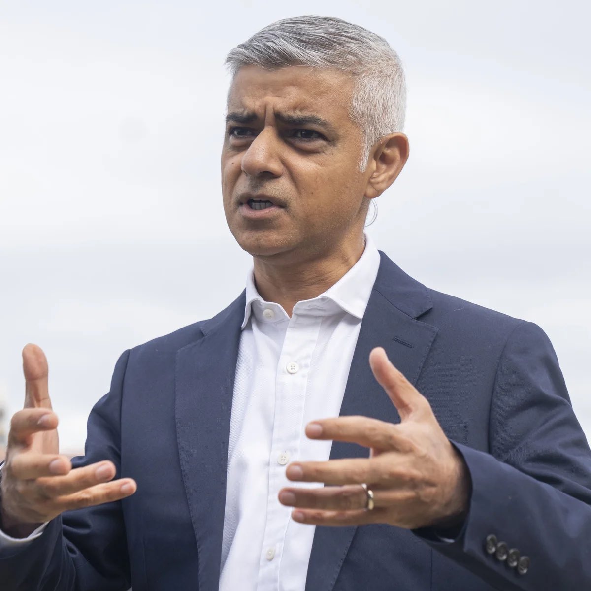 Mofoman360's tweet image. I’m wanting to see if I can reach 50K likes from people who think Sadiq Khan is a fraud and should have his knighthood removed