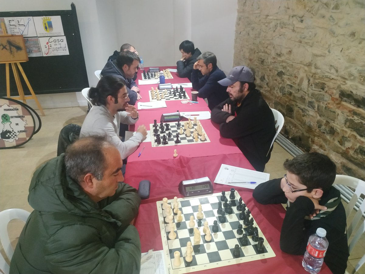 ClubCibeles's tweet photo. Tras las dos primeras rondas en Zafra del Campeonato de Extremadura, los equipos Cibeles se colocan en las primeras posiciones de las divisiones de oro y plata.
Puedes leer la crónica completa en nuestra web:
https://t.co/2mKqUICTD3
@ayto_merida @AjedrezFea https://t.co/tJd2AbVF0l