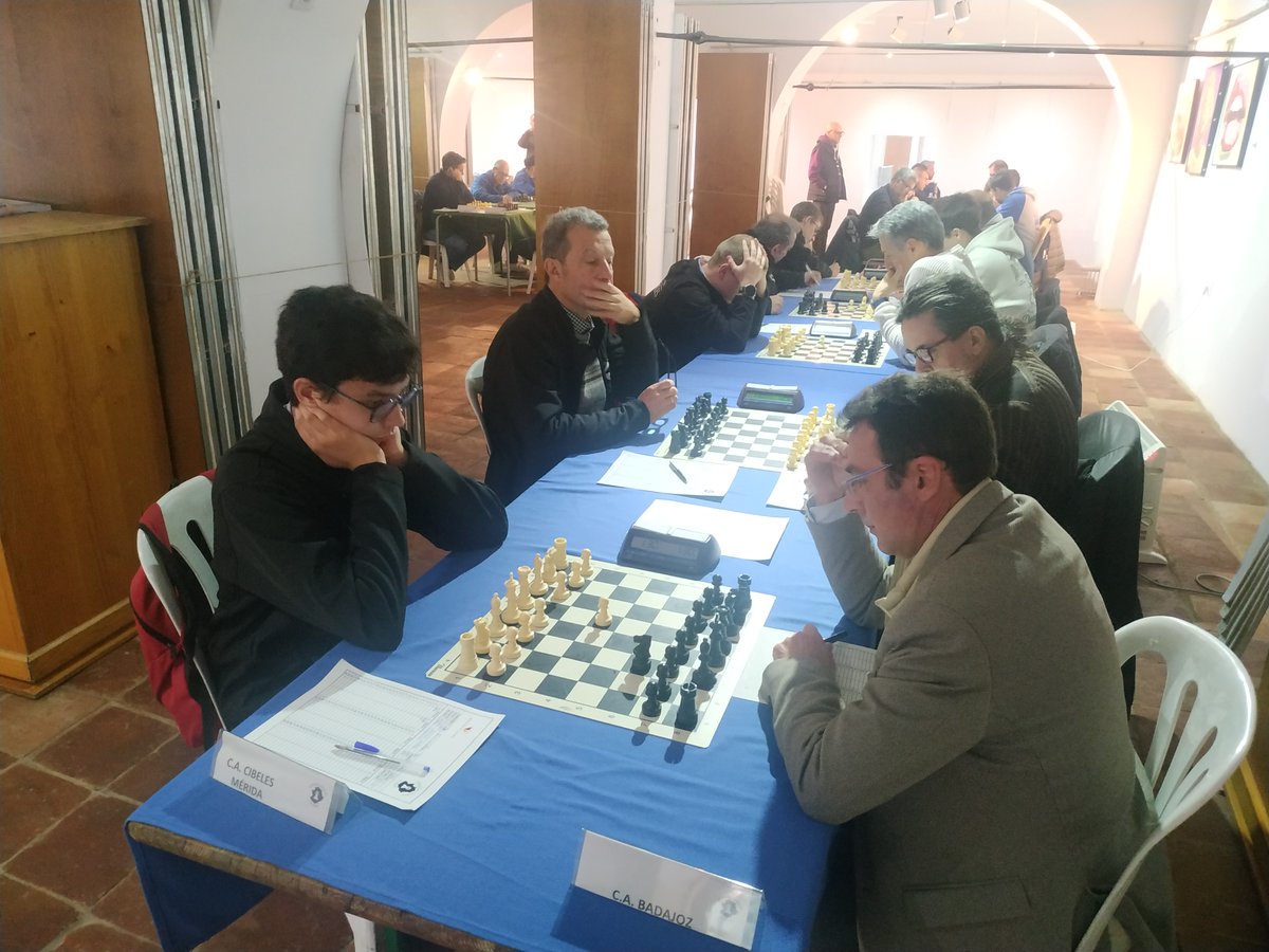 ClubCibeles's tweet photo. Tras las dos primeras rondas en Zafra del Campeonato de Extremadura, los equipos Cibeles se colocan en las primeras posiciones de las divisiones de oro y plata.
Puedes leer la crónica completa en nuestra web:
https://t.co/2mKqUICTD3
@ayto_merida @AjedrezFea https://t.co/tJd2AbVF0l