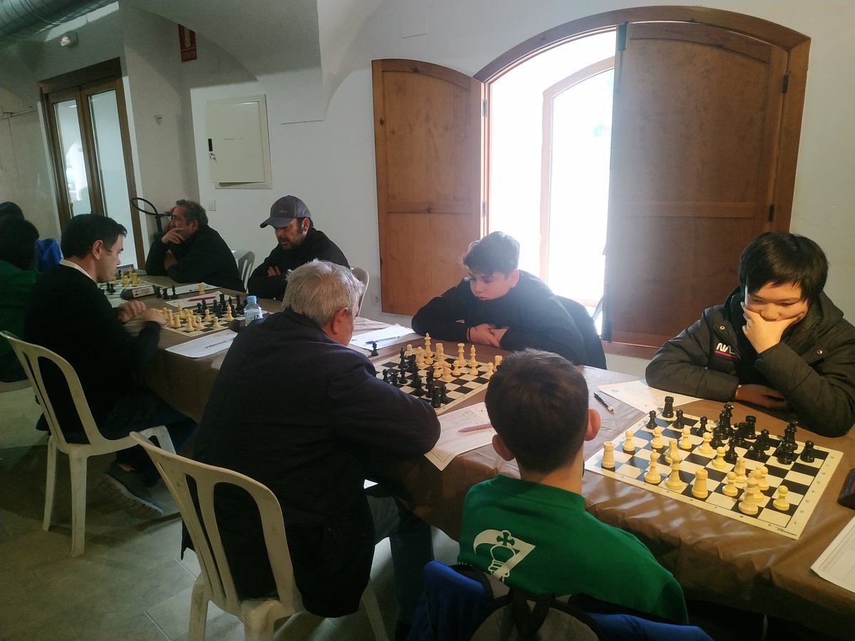 ClubCibeles's tweet photo. Tras las dos primeras rondas en Zafra del Campeonato de Extremadura, los equipos Cibeles se colocan en las primeras posiciones de las divisiones de oro y plata.
Puedes leer la crónica completa en nuestra web:
https://t.co/2mKqUICTD3
@ayto_merida @AjedrezFea https://t.co/tJd2AbVF0l