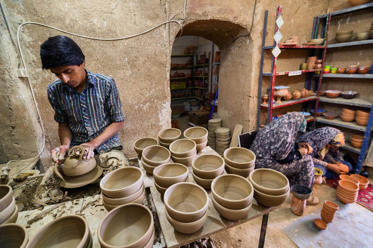 سفالگری سنتی شهرستان سرایان
عکاس:هادی دهقانپور
#خراسان_جنوبی #شرق_باشکوه #ایران_ببین #سرایان #سفالگری #صنایع_دستی