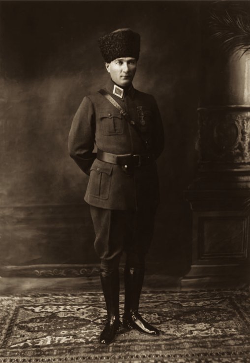 "Türkiye Büyük Millet Meclisi, Halifenin değildir ve olamaz. Türkiye Büyük Millet Meclisi yalnız ve yalnız milletindir. Milletin intihap ettiği (seçtiği) vekillerden mürekkeptir.

Bu meclis yalnız ve yalnız milletin emrine mutavaat etmek mecburiyetindedir, ismi ve makamı ne