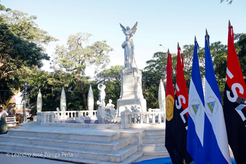 el19digital's tweet photo. 📌  #DaríoVidayEsperanza 

Policía Nacional realiza ofrenda floral en homenaje al 158 aniversario del natalicio del Príncipe de las Letras Castellanas, Rubén Darío. https://t.co/mbMwJyXDwP