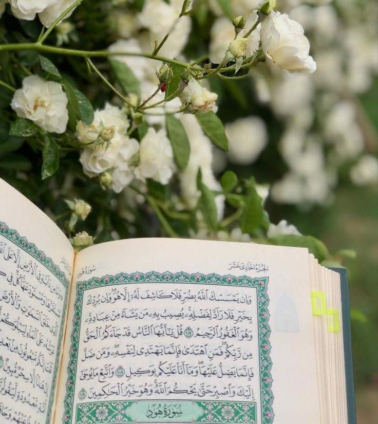 اپنی اولاد کو ترقی اور مستقبل کے نام پر دنیا کا بندہ نہ بنائیں،
 ان کی ماسٹرز اور  phd کی ڈگری قبر میں ساتھ نہیں جائے گی
۔ ان کو دنیا کی تعلیم کے ساتھ  وہ سبق لازمی پڑھائیں جس کا آخرت میں ان سے سوال ہوگا
 اور اگر وہاں وہ ناکام ہوئے تو یاد رکھیے گا کہ بچت آپ کی بھی نہیں ہو سکے گی،