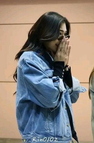 ReloxGrace31038's tweet image. This is P&apos;Faye&apos;s reaction when she saw so many fans waiting at them patiently at the airport. look how surprised and happy she is seeing them .. P&apos;Faye u deserve all the love and happiness in the world, we love u so much 

#FayePeraya