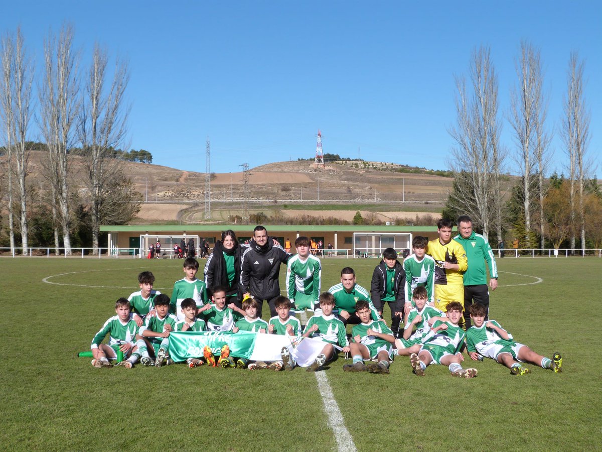 70'| FINAAAAAL EN PALLAFRIA 
 
Otros 3 puntos que se quedan en casa tras un partido más que complicado para nuestro Infantil Regional. Primera  victoria en la segunda vuelta que afianza al equipo en la primera posición de la tabla.

Infantil A 2-0 <a href="/CDLaguna_Info/">CD. Laguna</a> 

¡SEGUIMOS!