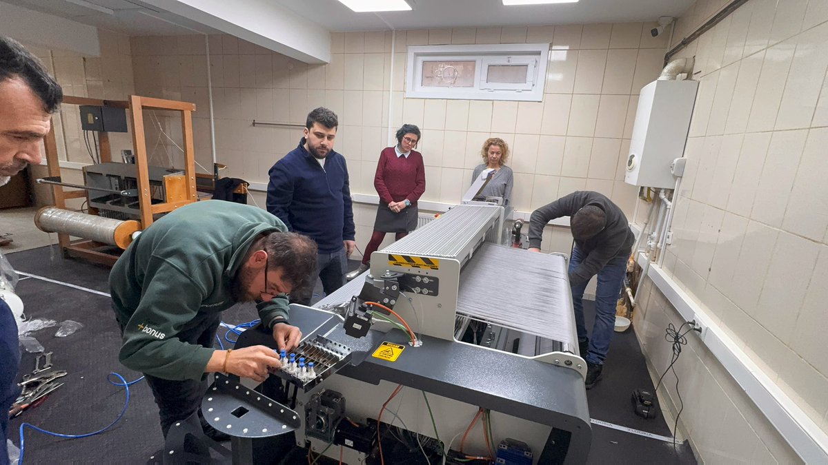 EkoDokuKoop's tweet image. 🤩🍀🌟Özel Üretim #dokuma makinamız geldi👏 yerleştirdik ve tabii deneme üretimine bile başladık💎 #etikmoda #sustainabletextile #kadınemeği #weaving