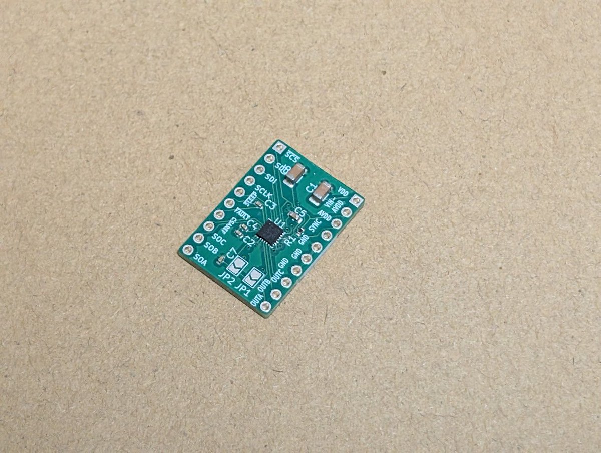 qzy13700's tweet image. マイコン時計で使う予定のDRV8311Pのブレークアウト基板を作り、出力をPWM駆動するところまで動作確認ができました。
#BLDC モータは単に回路確認用にステッピングモーターの定電圧駆動と同じ状態で回してみただけです。実際にはSimpleFOC等のライブラリを改造して使う等して制御する予定です。
