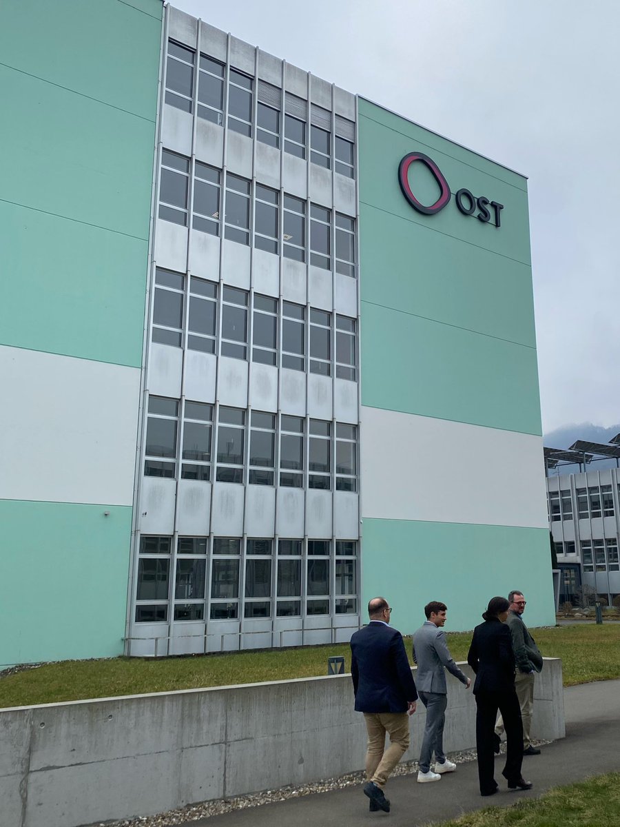 sandro_w_hess's tweet photo. Besuch bei der @ost_fh in #Buchs, welche dort zusammen mit #RhySearch St. Galler Unternehmen #Hightech-Projekte ermöglicht. Für eine zukunftsfähige Nutzung ist nun angedacht, die bestehende Reinrauminfrastruktur weiterzuentwickeln. Das unterstütze ich.
#Bildung #Forschung #Wirtschaft