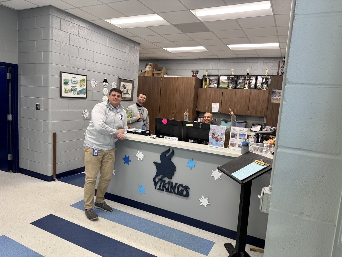 No front office staff on a Friday? No problem! Here are 3 reasons that <a href="/HoggardHS/">Hoggard High School</a> is an amazing place to be! <a href="/NewHanoverCoSch/">New Hanover County Schools</a> #GoVikes 💙🤍🩵