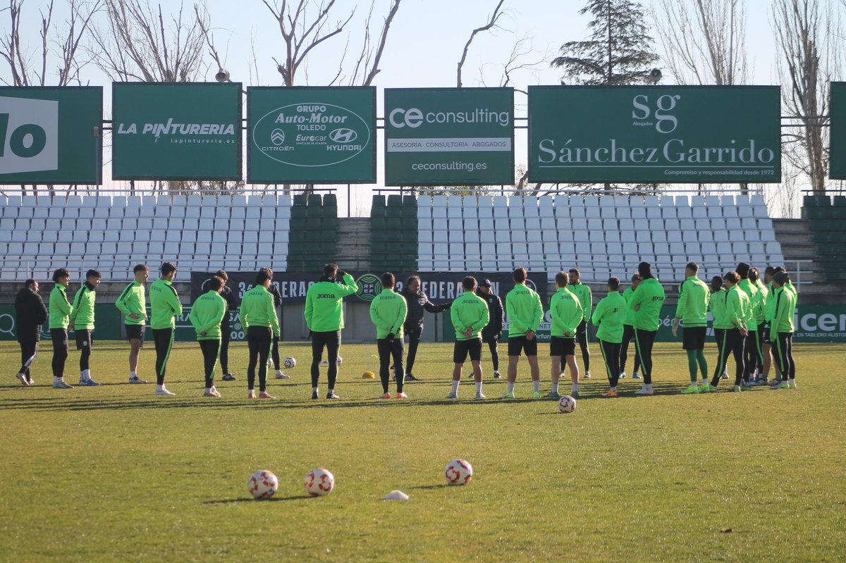 El último entrenamiento antes del Albacete B-Toledo.

📍𝘚𝘢𝘭𝘵𝘰 𝘥𝘦𝘭 𝘊𝘢𝘣𝘢𝘭𝘭𝘰

#SiempreCDToledo 💚⚪️