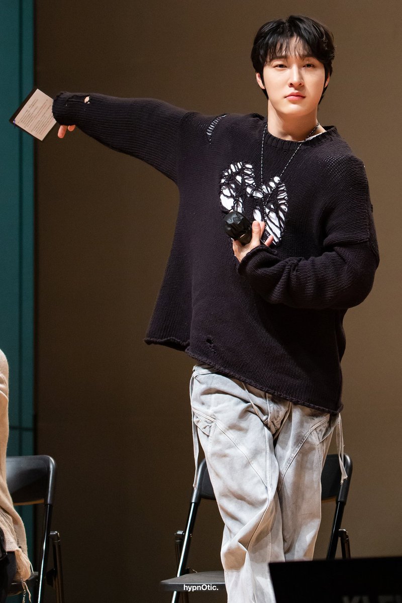 250117
#준지 #junji #김준형
#OnlyOneOf #온리원오브