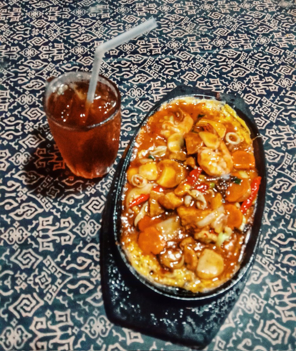 Lama  tdak memperhatikan
lama ku tidak menyapa
hum.. ada hal yg banyk berubh
ada yg msih senyum  &amp; tawa
ada yg hilang pergi semetara atau bsa jdi selamanya
ada sekarg yg terasa asing pd hal dulu begtu akrab

Wekeend
😊💗

...