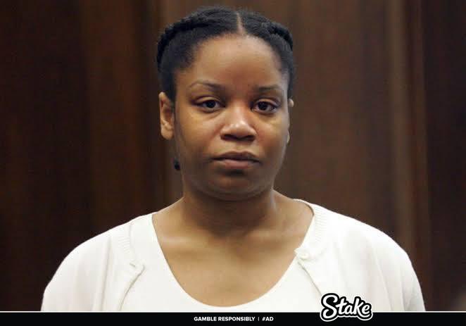 PrimeThread_'s tweet image. PEOPLE WHO HAVE COMMITTED HORRIBLE CRIMES”

Thread 🪡 

 1. CHINA ARNOLD 

An American woman who was convicted for MICROWAVING HER 28-day-old BABY, Paris, for more than two minutes in August 2005. She microwaved following an argument with her boyfriend over paternity issues.