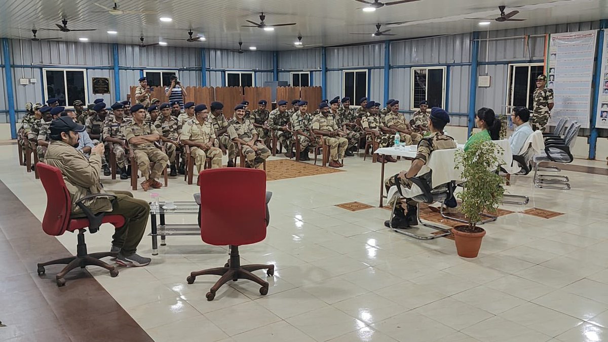 🥊 Inspiration in the Ring &amp; Beyond! 

Today, CISF Unit DIOM Donimalai hosted a motivational session by Nikhat Zareen, India's boxing star. Her words fueled courage, dedication and resilience among unit personnel!
#CISF #StrengthandDiscipline
<a href="/CISFHQrs/">CISF</a> <a href="/nikhat_zareen/">Nikhat Zareen</a>