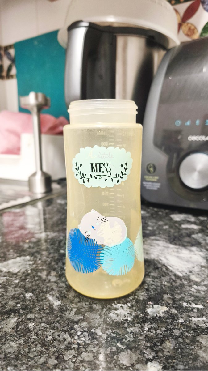 Una cosa os voy a decir. Hace ya 11 años que <a href="/SuavinexSpain/">Suavinex Spain</a> me regaló este biberón. Desde que dejé de usarlo con la niña lo sigo usando y metiendo en el lavavajillas a diario porque caliento la leche del café. Y sigue impecable. Olé.