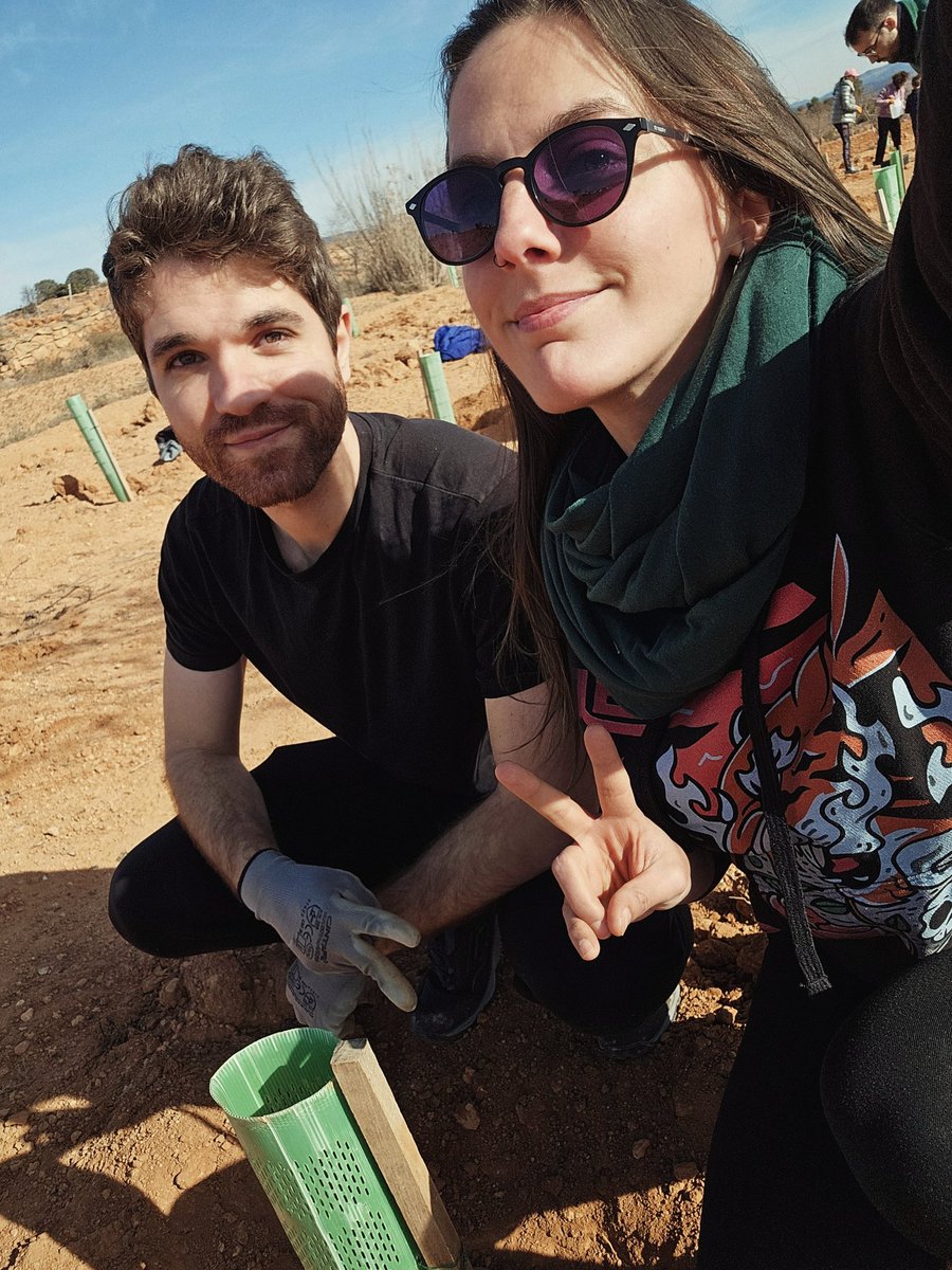 JessicahSkull's tweet photo. Un propósito de vida cumplido ✨️🌳
Gracias a Reforesta hemos pasado la mañana plantando madroños y pinos, que esperamos poder ver crecer durante mucho tiempo 💚
#PlantaUnArbolConReforesta #PlantaBosques #Reforesta https://t.co/cXfQoVnJIW