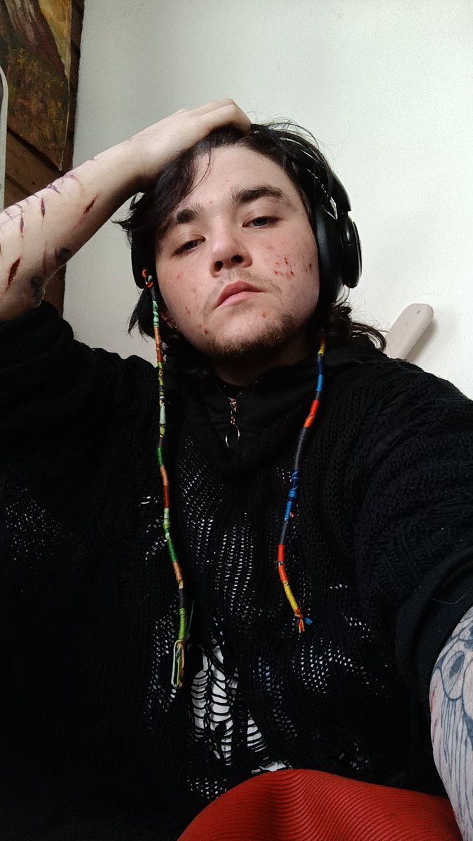 willisntreal_'s tweet photo. I try to find myself pretty but whatever i'll always find myself ugly https://t.co/qbmVsGXDYa