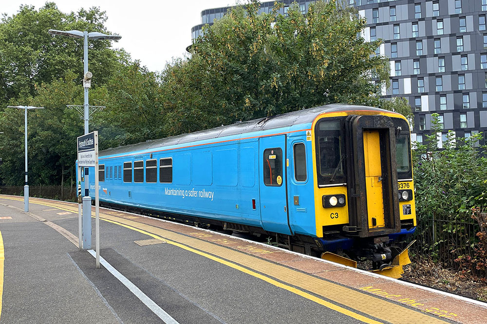 RexKram55112378's tweet photo. When two become one, the life and times of 153376. Firstly as half of 155326 at Fratton in 1991, then solo at Crewe in 1999, looking brighter at Beeston in 2014 and finally in Portsmouth in 2023. #BlueBoi #Bubble https://t.co/Eh099JyIxN