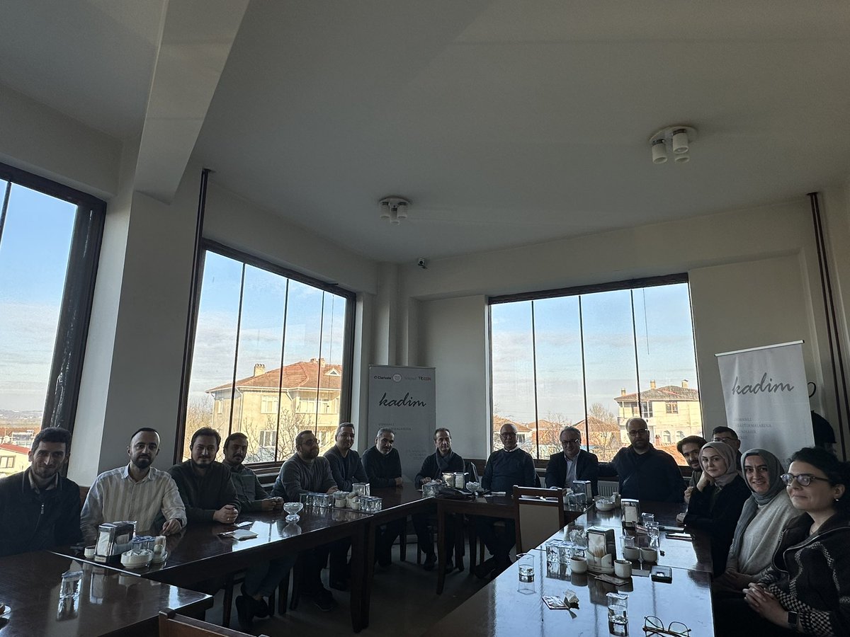 kadimjournal's tweet photo. Yayın kurulu üyelerimiz ve editörlerimizle bir araya geldik. 

Toplantımıza katılarak değerli katkılarını sunan hocalarımıza teşekkür ederiz. https://t.co/pYnclxbQ6q