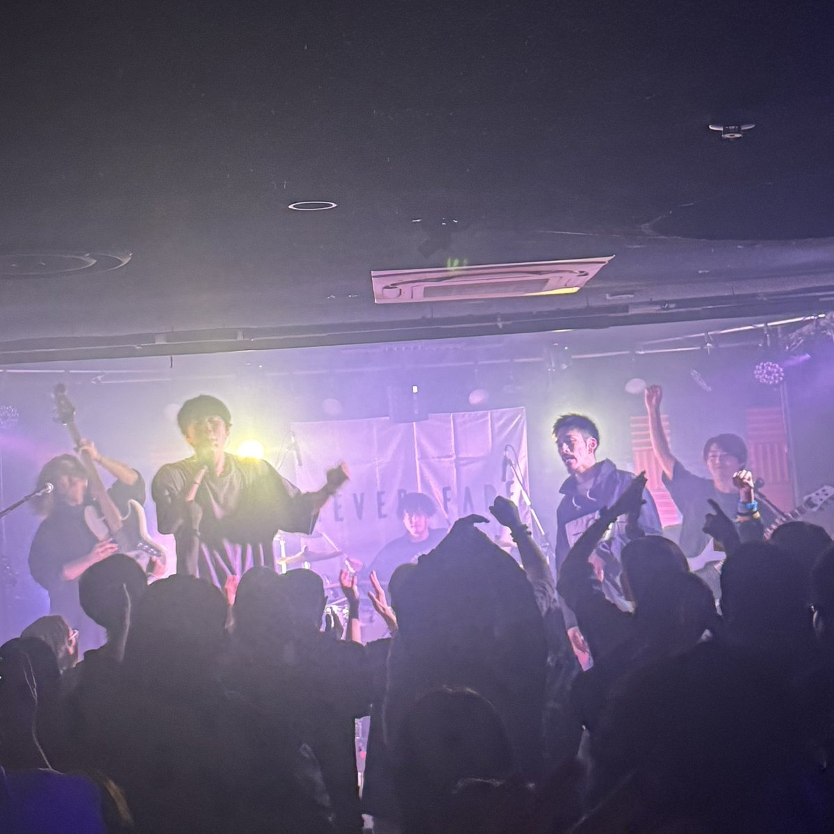Nickmin11's tweet image. #NEVERFADE
STRUGGRISE TOUR 2024-2025 FINAL
ONE MAN LIVE

#LOUDAFFECTION ソールドアウト！
秋田にはネバフェという最強にカッコいいロックバンドがいる！と誇りに思えるLIVEでした！
秋田の雪が溶けるんじゃないかってぐらいとにかく熱かった！🔥