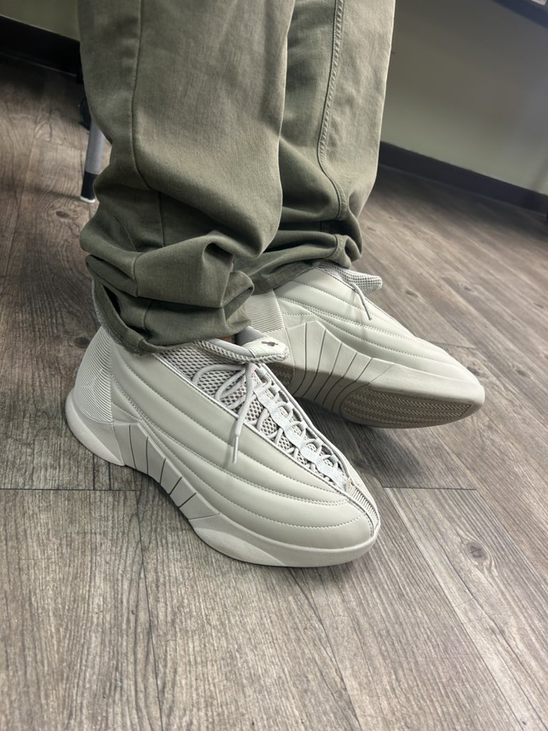 JustIn Kicks tweet media