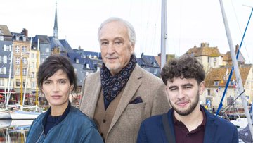 Mediasinfos's tweet photo. C'est ce soir à 21H05 que #France3 diffusera son téléfilm inédit #MeurtresAHonfleur avec #HélèneSeuzaret #BernardFarcy et #MouloudTurki. Notre article est ici: https://t.co/oncGTbnUDq https://t.co/jSKEs6f0ld