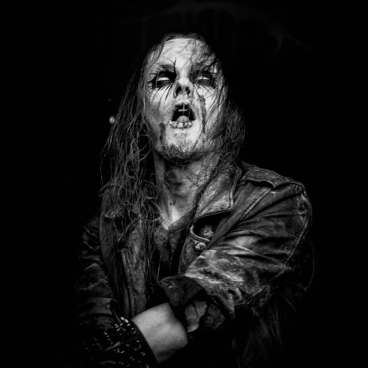 diegostl7's tweet photo. ⚠️ El nuevo Ep de #Helleruin contiene 2 temas muy buenos... Buen Black metal para este sábado 🤘🏻💀🔥
🔥Escucha Reapers of the Whirl de Helleruin https://t.co/oO0bslL0ms https://t.co/vB0diBfiOg