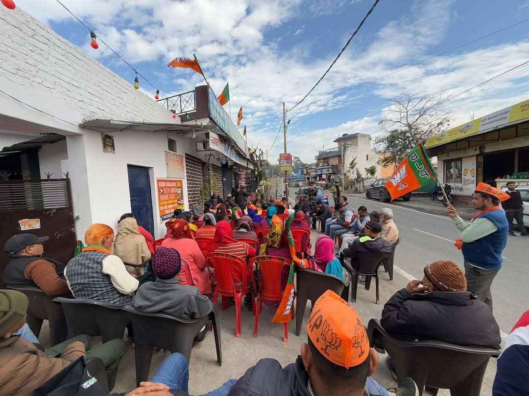 DSKoshyari's tweet image. जनता से अपील की कि भाजपा के विकास कार्यों को जारी रखने और क्षेत्र को नई ऊंचाइयों तक पहुंचाने के लिए कमल के निशान को विजय दिलाएं।

सशक्त नेतृत्व, विकास का वादा – भाजपा ही एकमात्र रास्ता।

#BJPForDevelopment #VoteForKamal
(2/2)