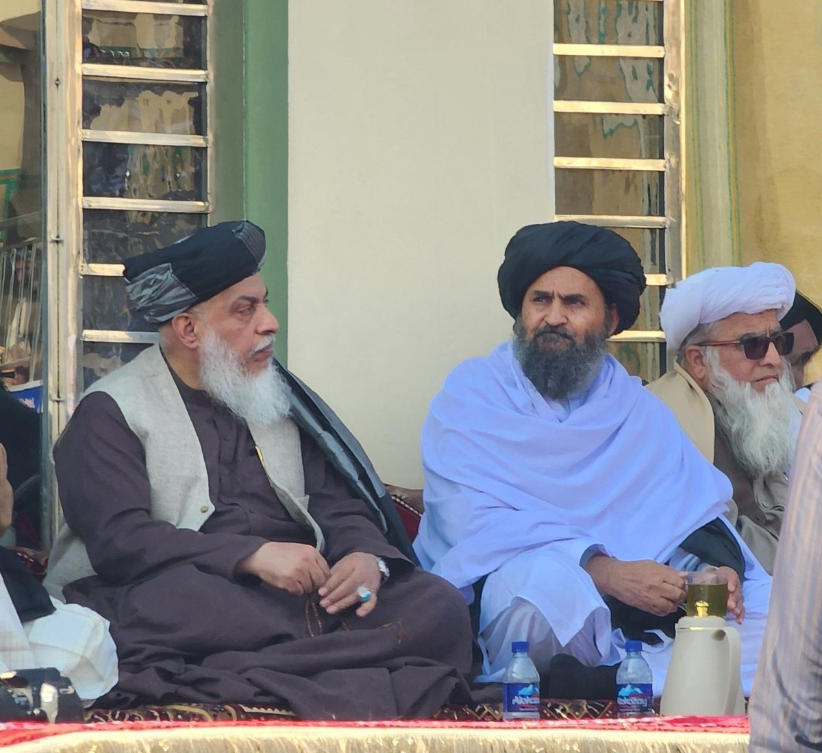 دا دوې هستۍ نن ورځ د خوستوالو مېلمانه وو، او خوستوال یې په دید مشرف شول.
رب تعالی یې دې وساتي.
