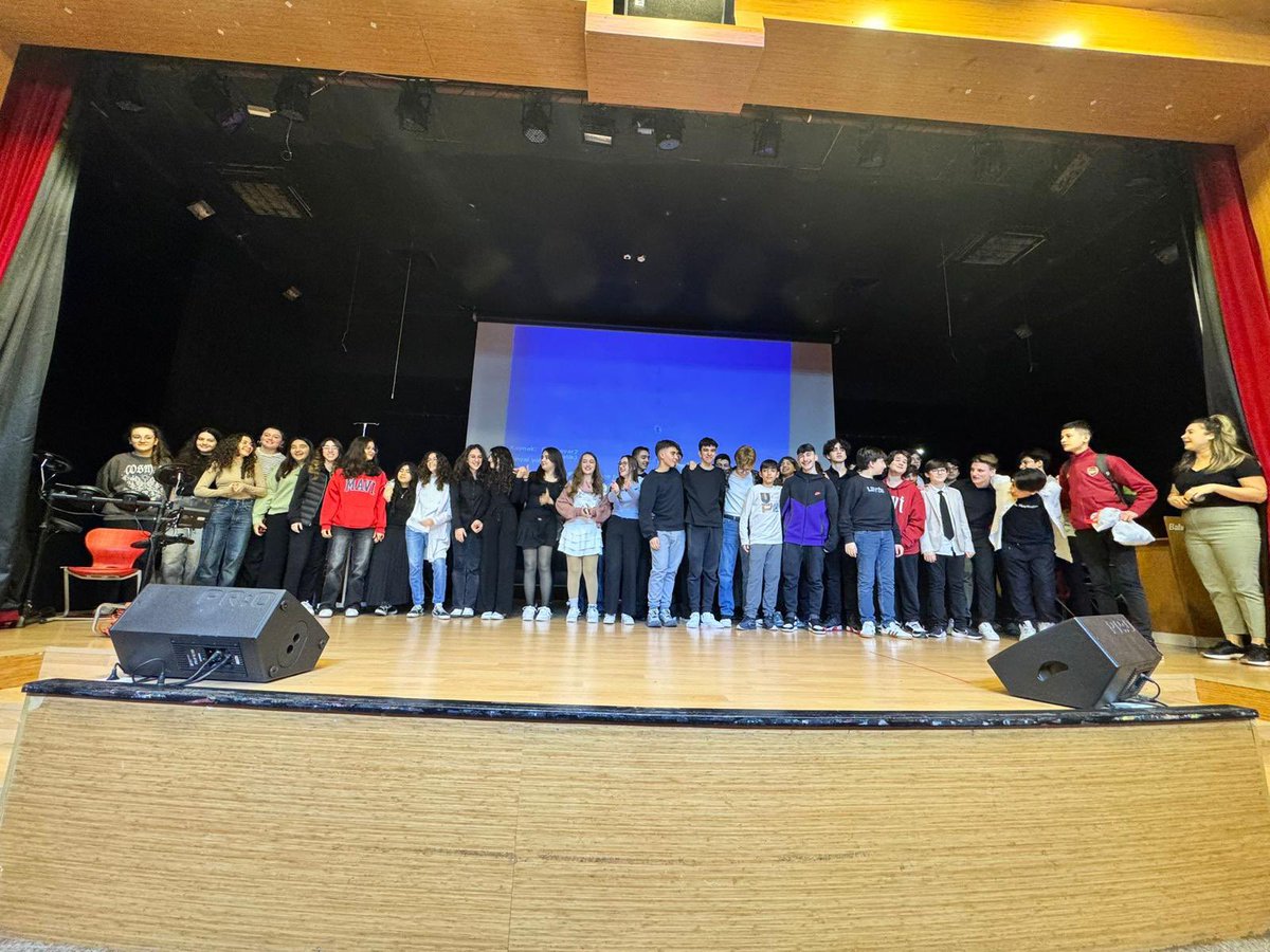 Öğrencilerimiz, İngilizceyle yaratıcılıklarını konuşturdu! Kendi yazdıkları oyunlarla hem eğlendirdiler hem de öğrendiler.❤️💙

<a href="/fatlihann/">Fırat atlıhan</a> 
@dagozlem 
<a href="/ozgeeasln/">Özge ASLAN</a> 
<a href="/pekgoz_harun/">Harun PEKGÖZ</a>