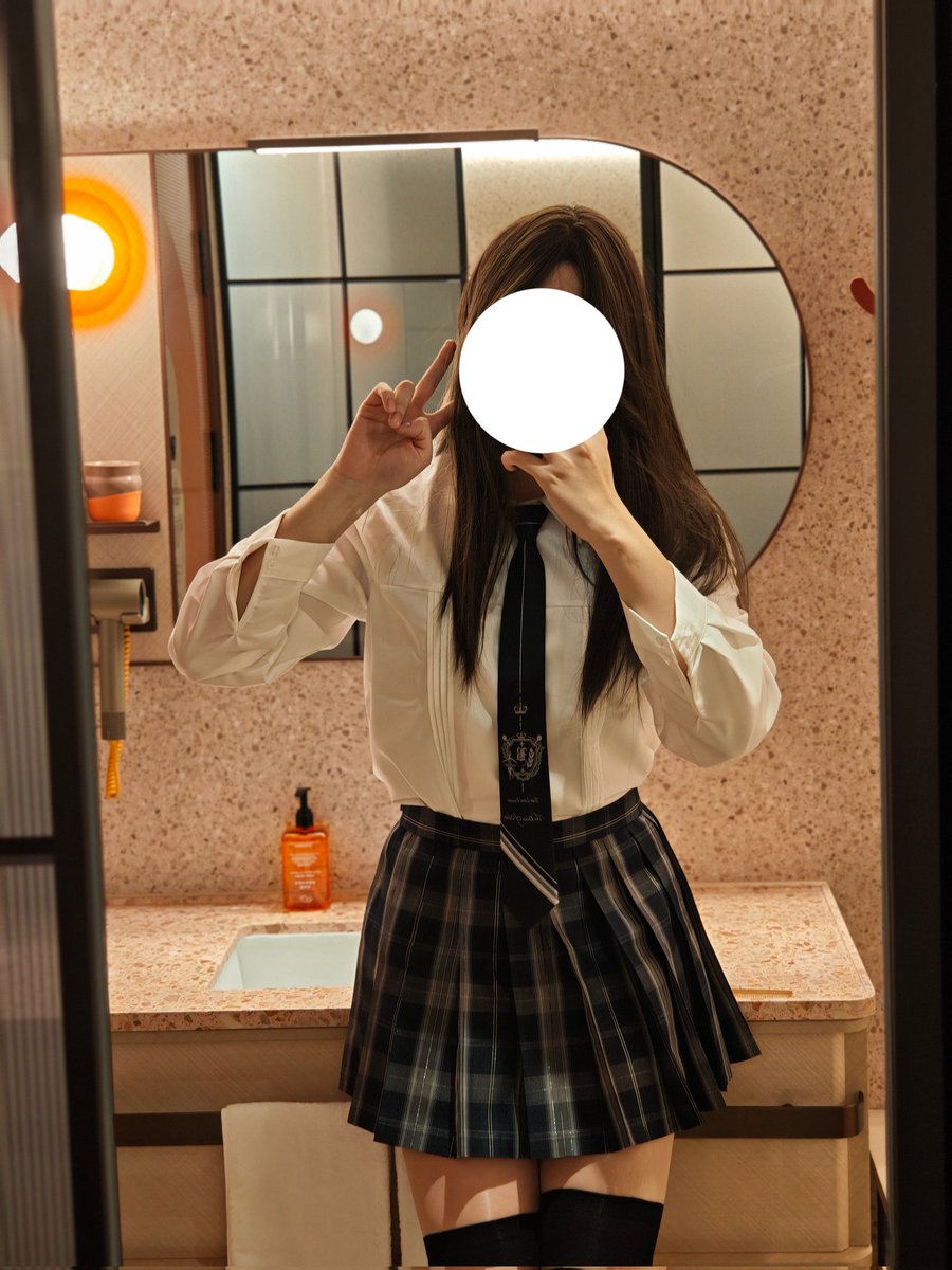 y_melow's tweet photo. 绝对领域是好文化！
#伪娘 #男娘 #女装大佬 #绝对领域 https://t.co/KuQTabIn9e
