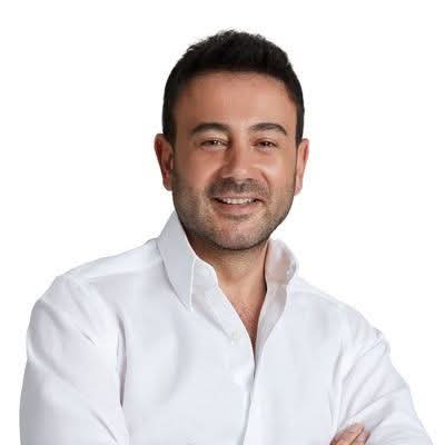 İNSANLAR FARKLI, 
TETİĞİ ÇEKENLER FARKLI,
 AMA KENDİ KİRLİ GELECEKLERİ İÇİN GELECEK VAAD EDEN İNSANLARI SİYASETEN   YOK  ETMEYE ÇALIŞAN PERDE ARKASINDAKİ BARONLAR  AYNI.
Yaklaşık 60 yıldır Beşiktaş ta oturuyorum,
50 yıla yakın bir süredir de Beşiktaş ta siyaset yapıyorum. Ülkücü