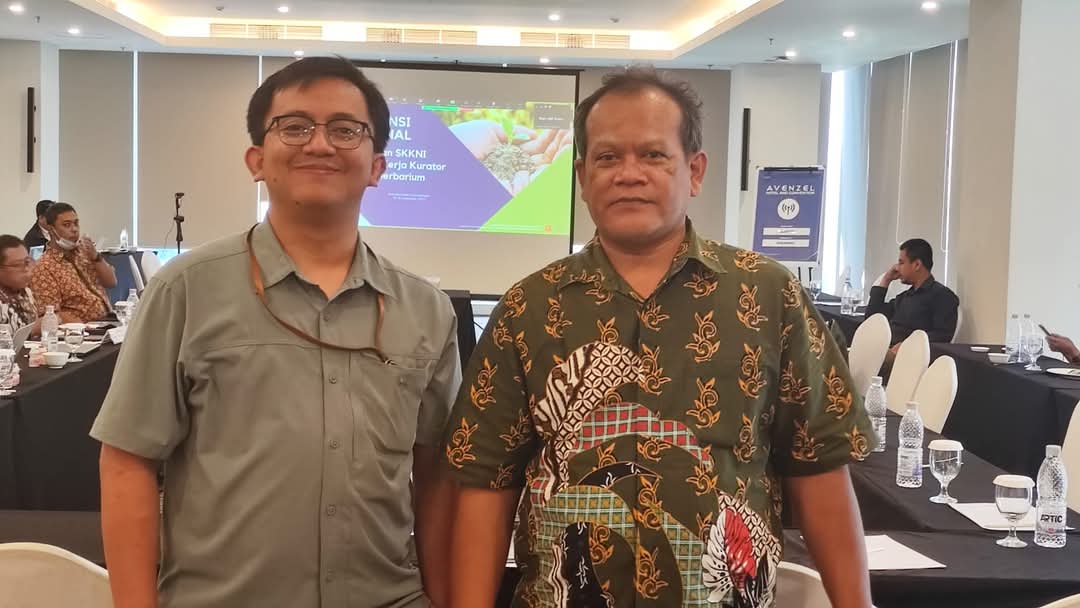 dikimc_'s tweet photo. Nah ini Pak Awal Riyanto, Bapaknya Cyrtodactylus Indonesia, salah satu herpetologis BRIN yg sangat banyak temuan di bidang Herpetologi.
Ada bnyak jg selain ini, ada C. petani, ada C. papeda dll sepertinya masih akan bnyak kejutan lain.
Kayanya perlu describe C. tutugoncom pak 😂 https://t.co/IVDQXoLUYq
