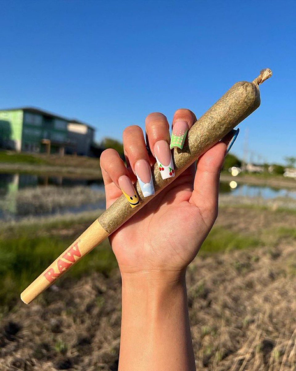 stonersvilla's tweet photo. Sometimes your soulmate is a fat joint https://t.co/nIrohdQdgY