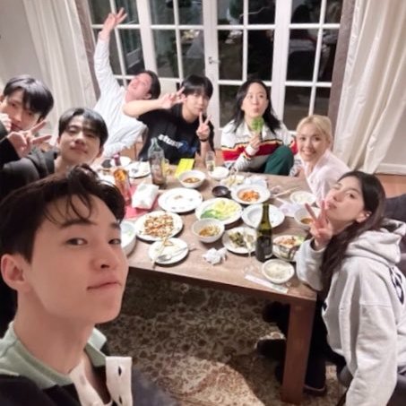 HyemySuz's tweet photo. Suzy x Moving Voice Germany team🎶
▪︎Sohyang: There's emotion in Suzy's voice. It's an incredibly huge charm
▪︎Henry: Suzy's passion for music is so amazing! She loves music so much &amp; she's so good at it
▪︎Sunwo Junga: I usually liked Suzy. The immersion was truly beautiful https://t.co/XWWPKnm16z