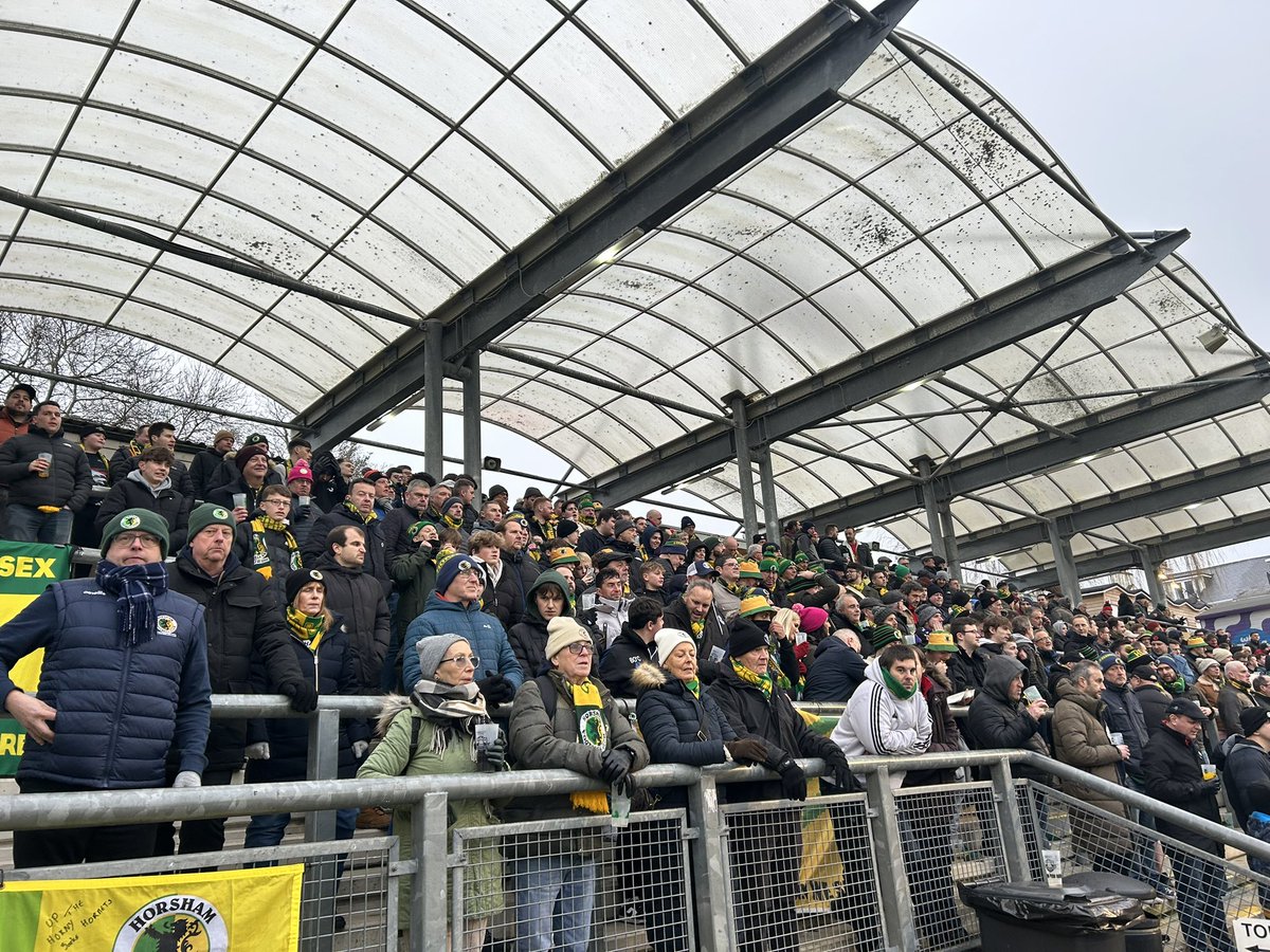 Phenomenal away support. 7th tier. 
💛💚

<a href="/HorshamFC/">Horsham FC</a> @Lardyarmy 
<a href="/nonleaguecrowds/">Conf South</a>